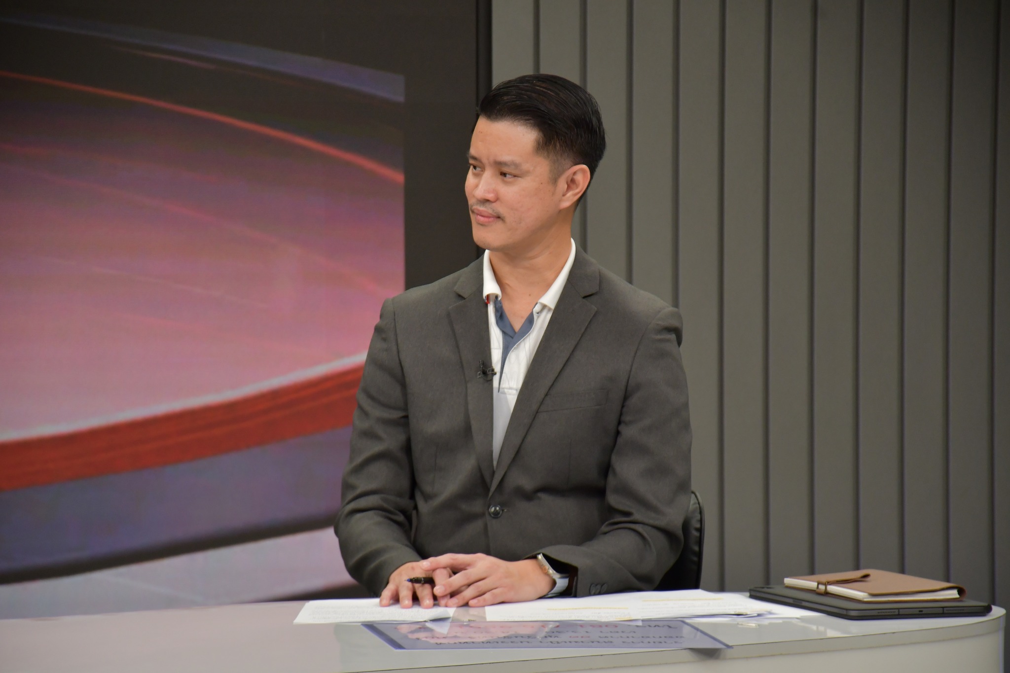 ทนายธนวิน ในรายการสนามเป้าบรรเทาทุกข์